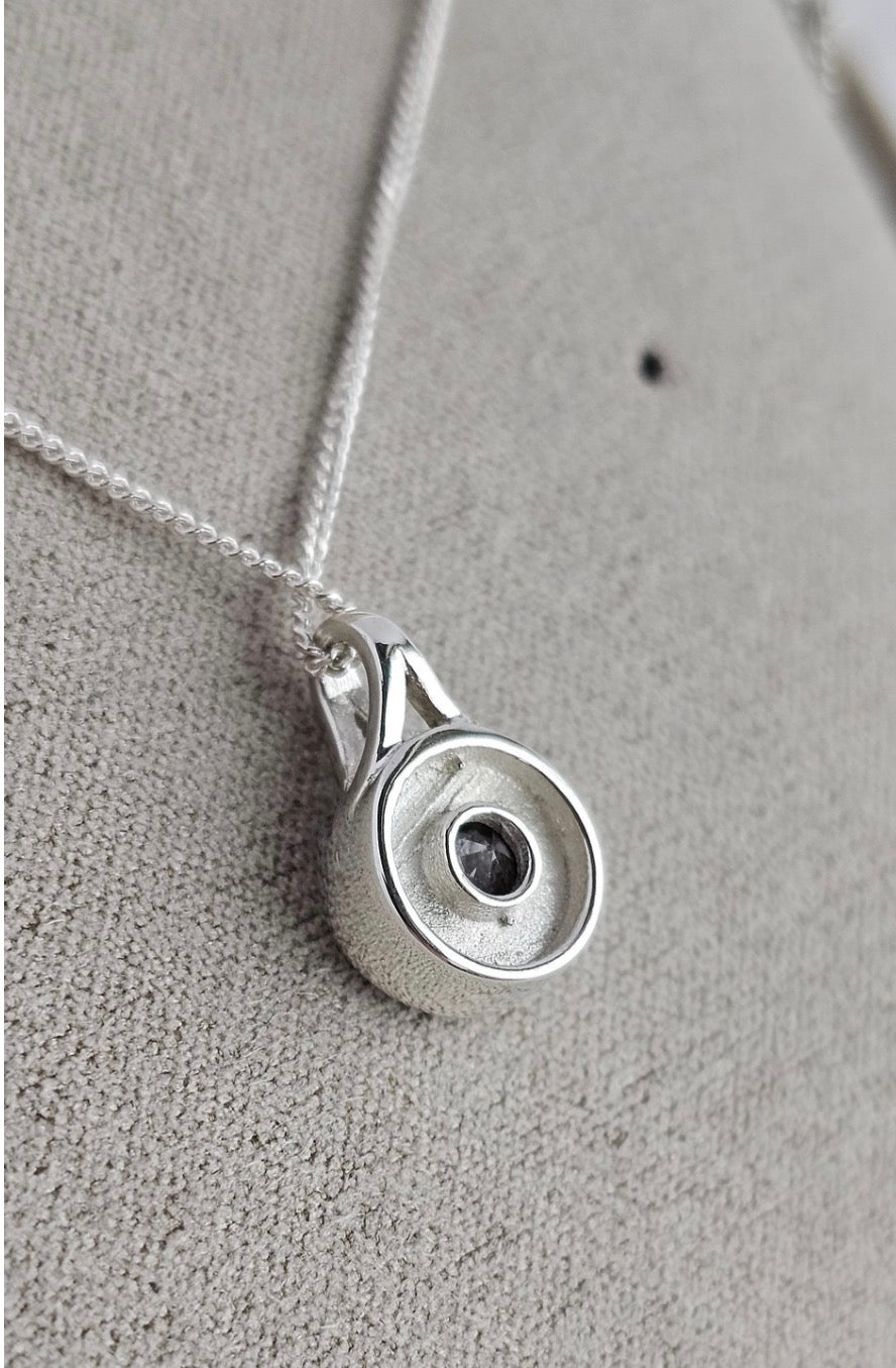 Round Secretly Pendant