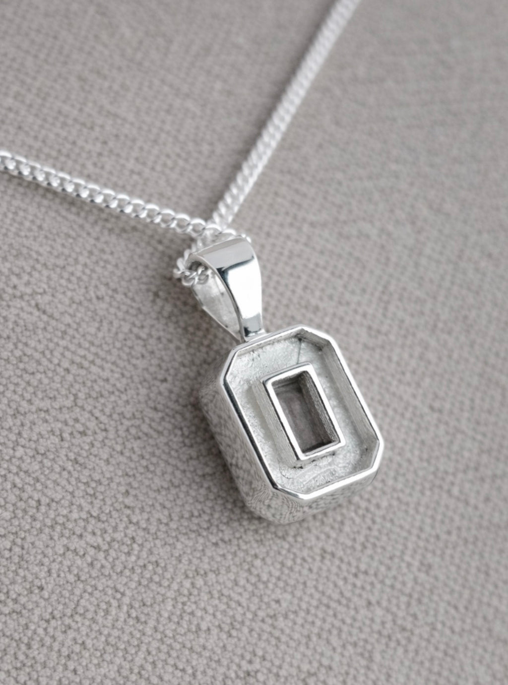Emerald Secretly Pendant