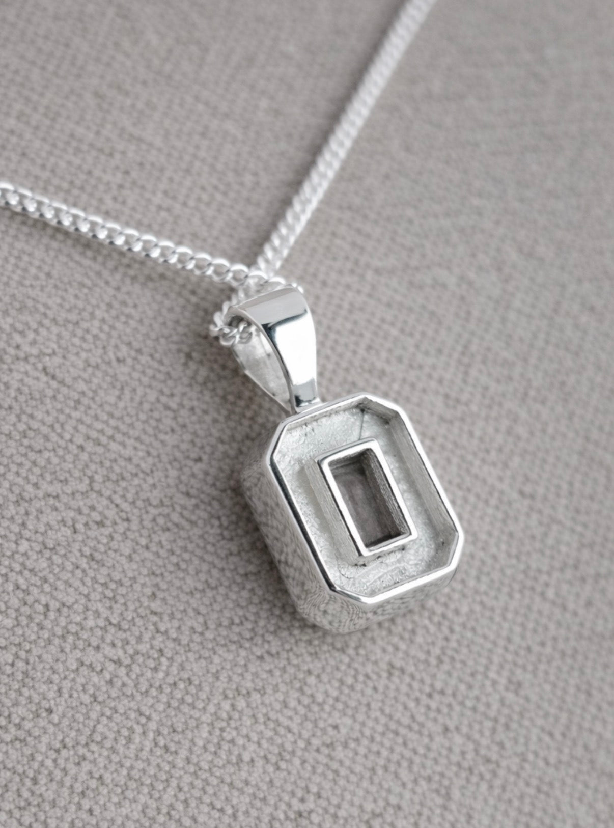 Emerald Secretly Pendant