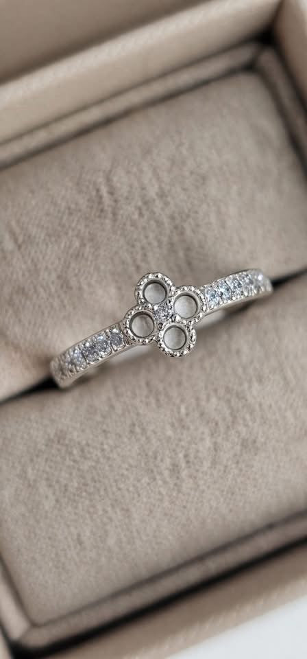 Clover Ring